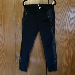 Lululemon black zip pockets sheen side stripes trousers size 8